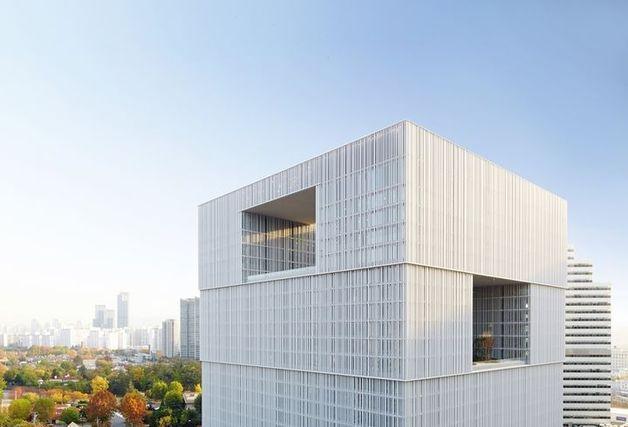 아모레퍼시픽그룹,  5년 만에 희망퇴직 단행…42개월치 기본급 지급