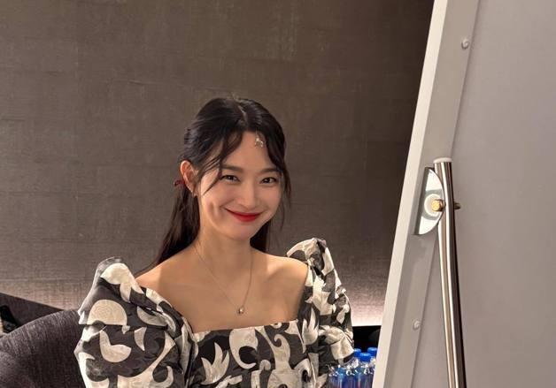 신민아, 김우빈과 이달 결혼 앞두고 연일 최고 미모 갱신…여신 비주얼 [N샷]