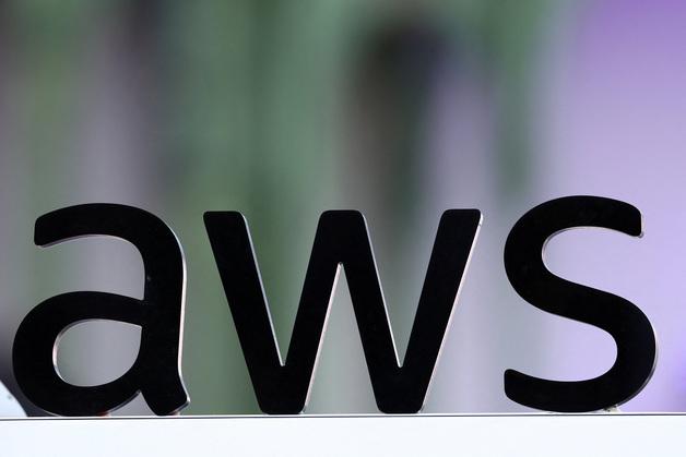 "성능 25%향상·지연 33%단축"…AWS 5세대 칩 '그래비톤5' 출시