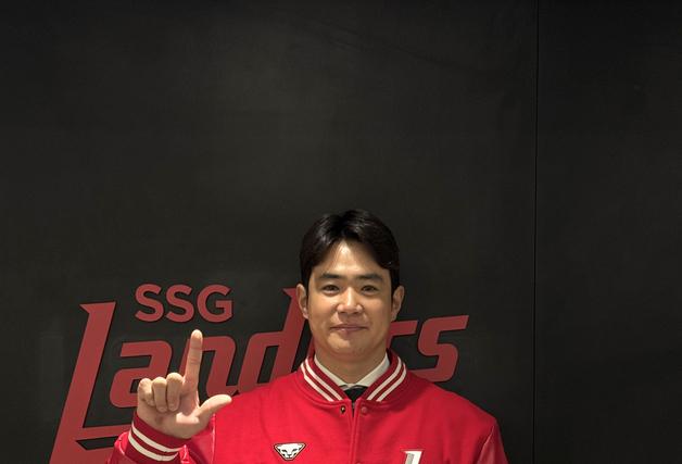 '방출 신분' 김재환, SSG와 '2년 총액 22억원' 계약