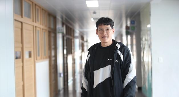 수업 중 쓰러진 학생 살린 교사…"응급처치, 몸이 기억했다"