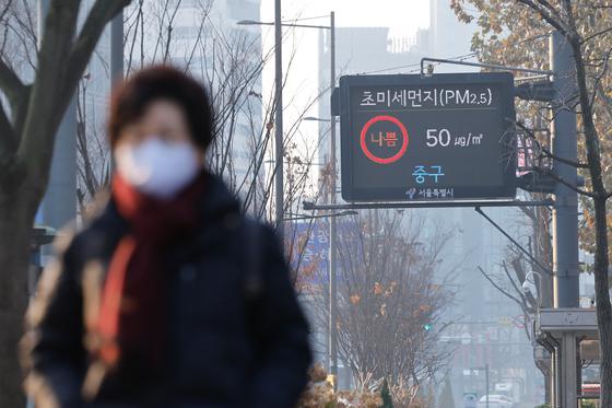 내일 기온 평년보다 높지만, 눈·비 곳곳 빙판…미세먼지 '나쁨'(종합)