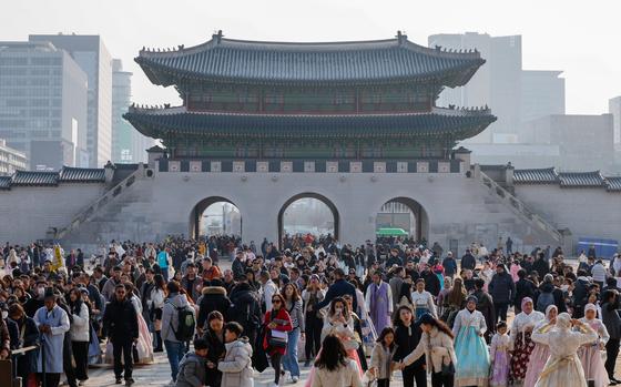 [뉴스1 PICK]포근한 대설(大雪), 주말 맞이해 나들이객 인산인해