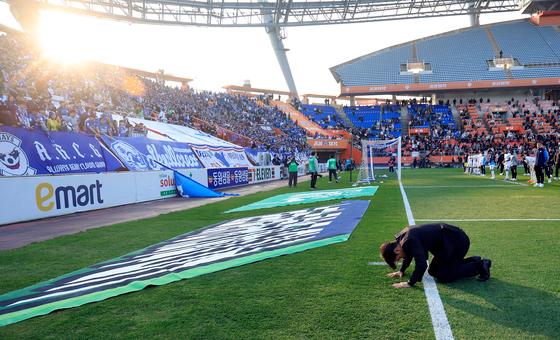 수원삼성 '승격 불발', 수원FC '강등'…무너져 내린 '축구 수도' 자존심