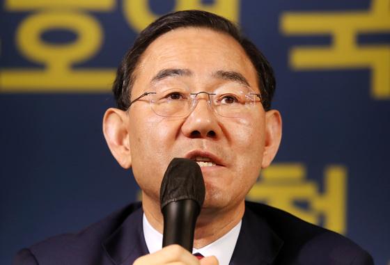  주호영 "의회주의 위한 최소한의 거부권"…필버 사회 거부