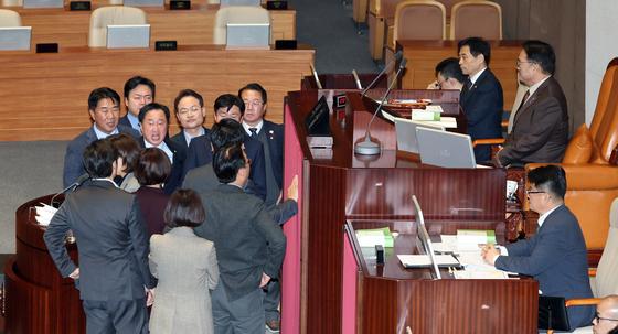 국힘, 가맹사업법 표결 후 또 필버…형소법 첫주자 곽규택