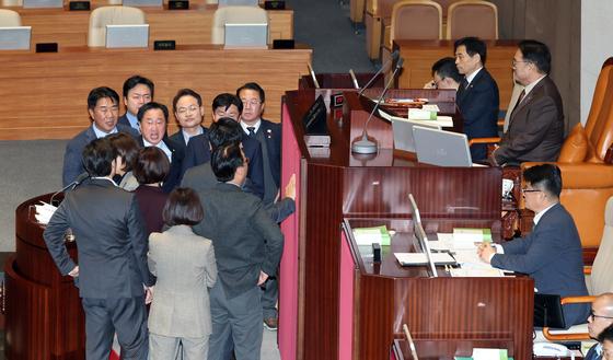국힘, 가맹사업법 표결 후 또 필버…형소법 첫주자 곽규택