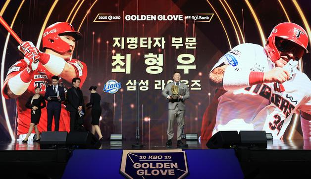 후배들 생각에 울컥한 최형우 "말로 다못할 9년, 이름 부르고 싶었다"