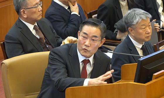 신원식 "안가 만찬서 비상조치 언급" 재차 증언…尹 1심은 인정 안 해