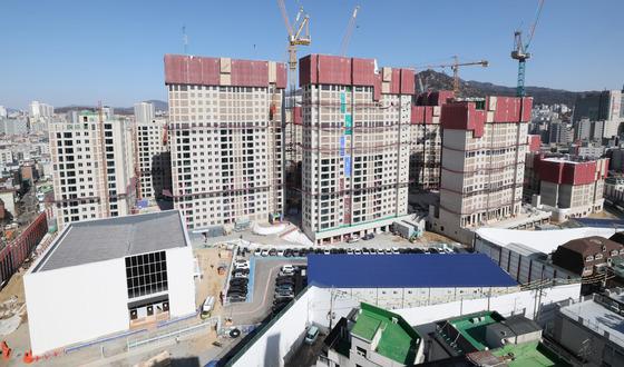 '입찰 짬짜미' 1400억 철퇴 맞은 가구업계…쌓이는 과징금 부담