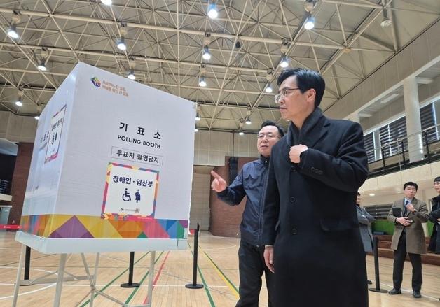 김민재 차관, 관외 사전투표지 이송 점검…"투표지 안전 배송 만전"