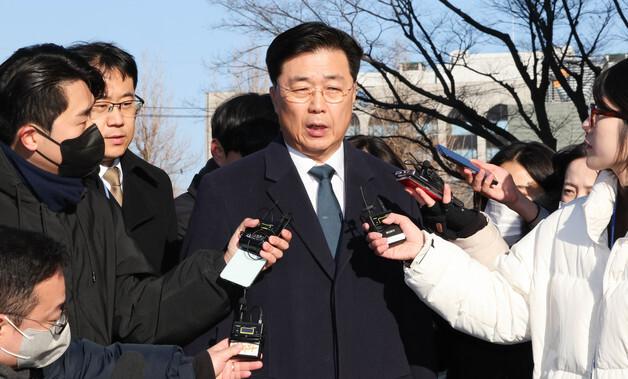 尹, 형사재판서도 '홍장원 메모' 신빙성 공격…"지렁이 글씨"