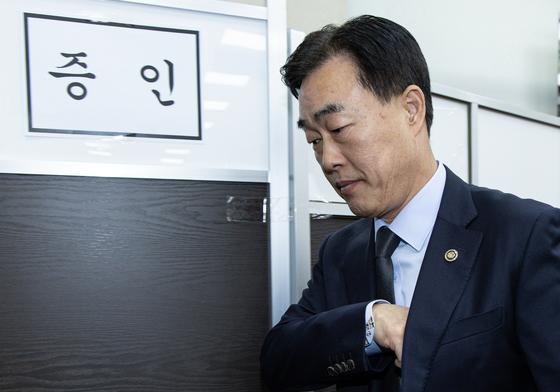 '언론사 단전·단수' 허석곤 전 소방청장·이영팔 전 소방청 차장 재판행