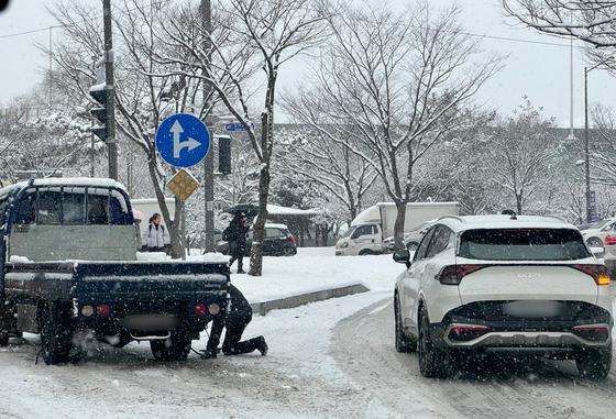 "겨울철 눈·비로 인한 미끄럼 교통사고 12월이 1월보다 더 위험"