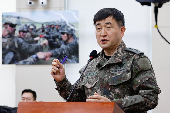 박안수 前 계엄사령관 "당시 명령 순응 분위기…포고령 처단 단어 놀라"