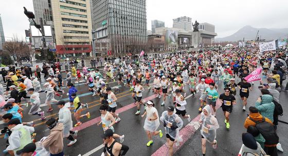 마라톤대회 급증에 도심 혼잡…서울시 '7시반 이전 출발' 권고  