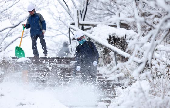 경기 전 지역 강풍주의보·가평 대설주의보…저녁까지 최대 5㎝ 더