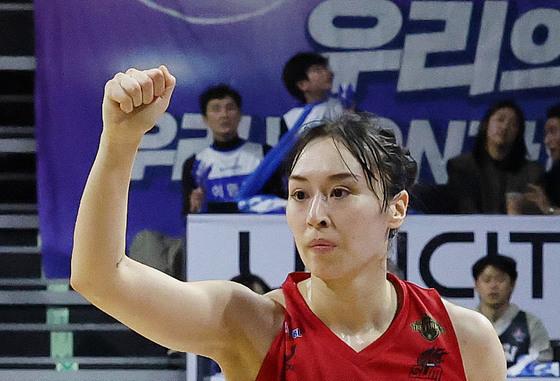 '김소니아 23득점' BNK, 15점 열세 뒤집고 삼성생명에 역전승