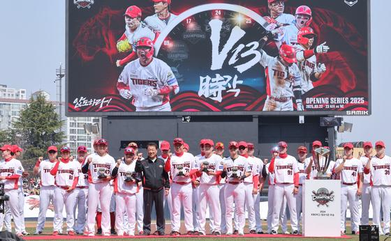 KIA '추락'·광주FC '투혼'…광주 연고팀 희비 엇갈려