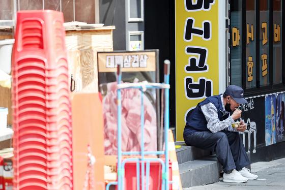 부모 부양은 자녀 책임?…국민 5명 중 1명만 동의