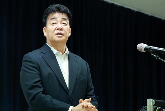 "재밌는데 vs 좀 찝찝해"…백종원, 흑백요리사2 인기로 위기 넘을까