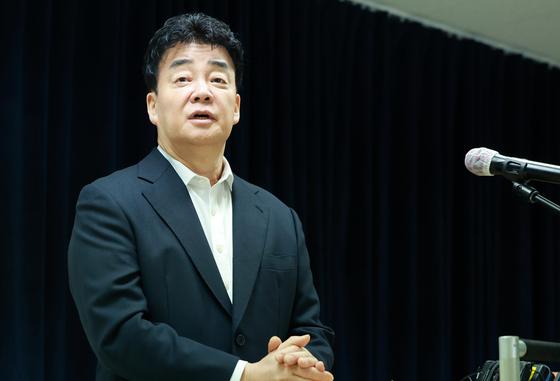 "재밌는데 vs 좀 찝찝해"…백종원, 흑백요리사2 인기로 위기 넘을까