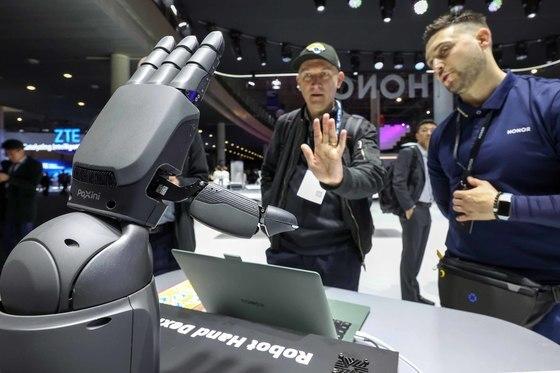 AI에 수백조 쏟아붓는 美·中…"데이터센터·GPU 투자 늘려야"