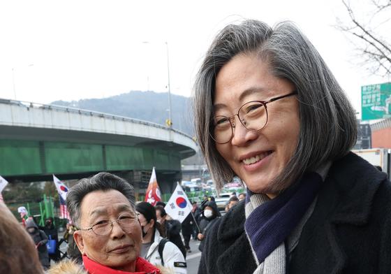 "이재명 두 아들 군면제" 허위 글 게시 이수정에 벌금 500만원 구형