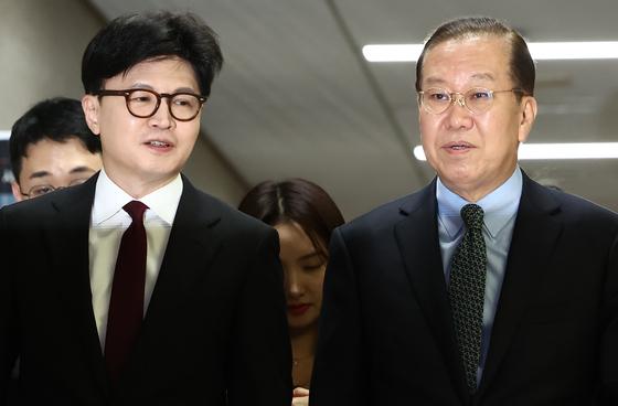 한동훈, 권영세 설전…權 "복당 생각있다면 남탓 자제" vs 韓 "거짓말 사과부터"