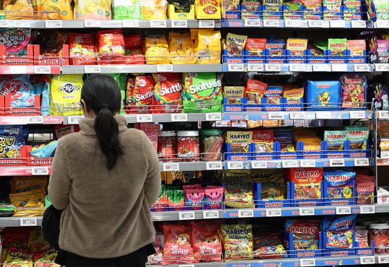 ADHD·천식 유발 식용색소, 국제규제 강화에 정부 기준도 재평가 나선다 