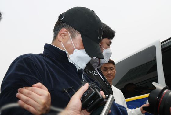 '일가족 5명 살해' 50대 가장, 무기징역 확정…양측 상고 포기