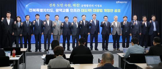 민선8기 전북, 무엇이 달라졌나…"교통 인프라로 영호남 잇고 균형발전"