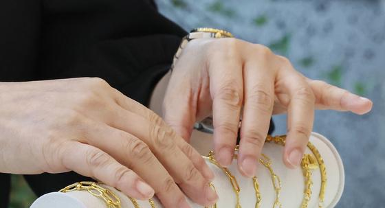 사패산 100돈 금팔찌 주인 찾아…"부부싸움 중 홧김에 던져"