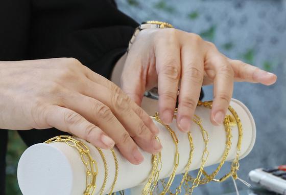 사패산 100돈 금팔찌 주인 찾아…"부부싸움 중 홧김에 던져"