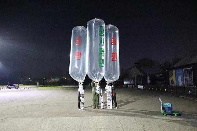 전단 살포 막을 '항공안전법' 개정…"위반 행위 제지할 법도 처리돼야"