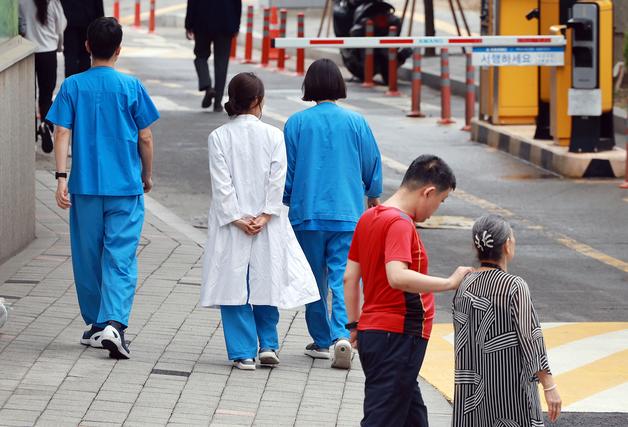 "의정갈등 최우선 해법은 '신뢰 회복'…대화 거부 명분 없어"