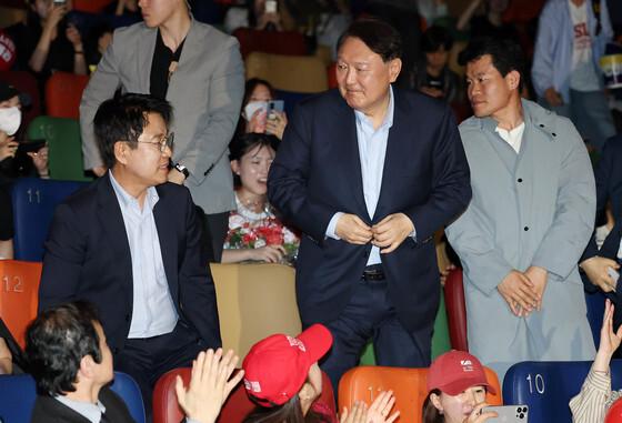 윤석열 또 옥중메시지 "주권침탈 위기에서 계엄 …빼앗긴 땅 회복 위해 기도"