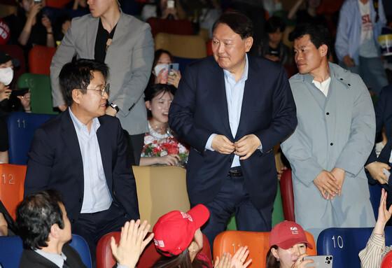 윤석열 또 옥중메시지 "주권침탈 위기에서 계엄 …빼앗긴 땅 회복 위해 기도"