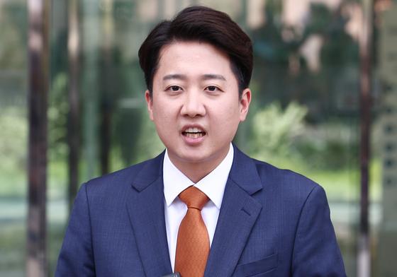 이준석 "경찰 무전에 '국회 들여보내달라' 항의 기록…불법 계엄 증거"