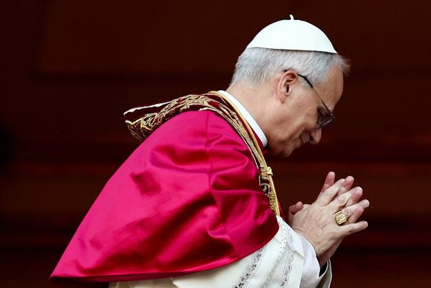 "레오 14세, 교황 선출 코앞에 두고 부담감에 머리 감싸쥐어"