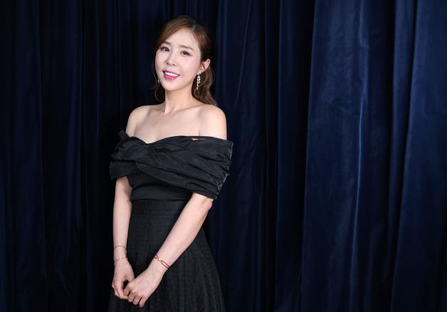 신지, K혼성그룹 코요태의 영원한 홍일점 뮤즈