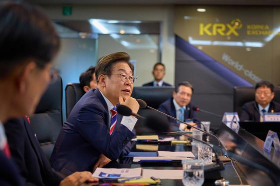 李 "좋은나라 만들며 부자돼"…주가조작 신고 포상금 홍보