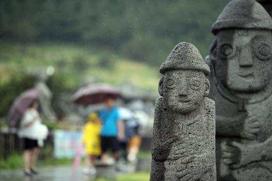 [오늘의 날씨] 제주(1일, 월)…한라산 남쪽 돌풍 동반한 비