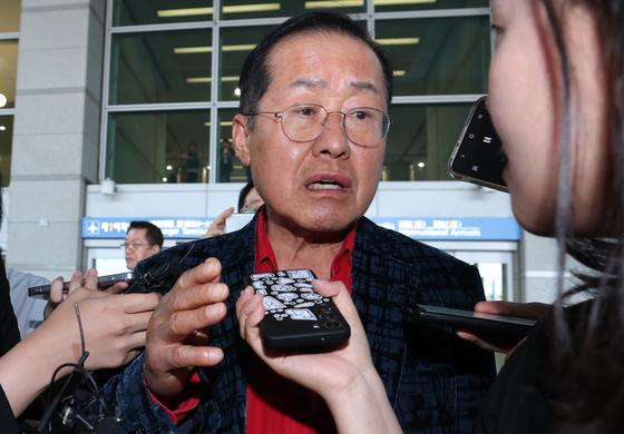 홍준표 "尹 잔재 휘둘리는 野대표…10%대 곤두박질 정당"