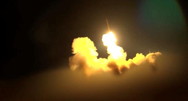 이란 국방부 "아직 첨단 무기는 사용 안해…더 오래 저항"