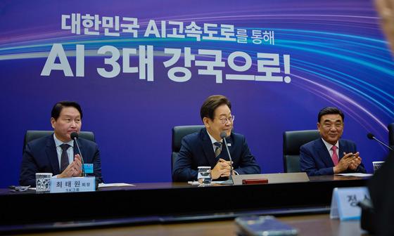 AI에 올인 李정부…AI 3대 강국 향한 100조 프로젝트 시동