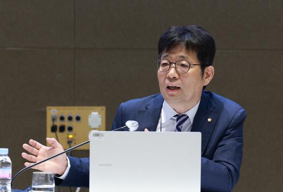 한은 부총재 "특별한 충격 없다면 금리 더 올린다…이달 결정은 지표 보고"