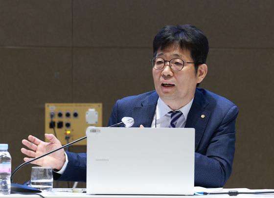 한은 부총재 "특별한 충격 없다면 금리 더 올린다…이달 결정은 지표 보고"