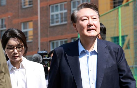 김건희, 알선수재 등 혐의로 재판행…尹부부 뇌물 혐의는 경찰 이첩(종합)