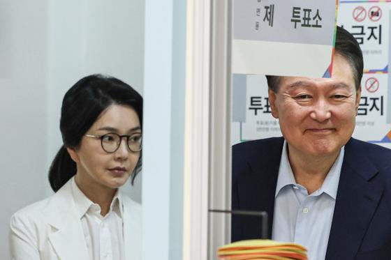 윤석열·김건희는 '정치적 공동체'?…朴 때 처음 등장한 '공동체' 법리 